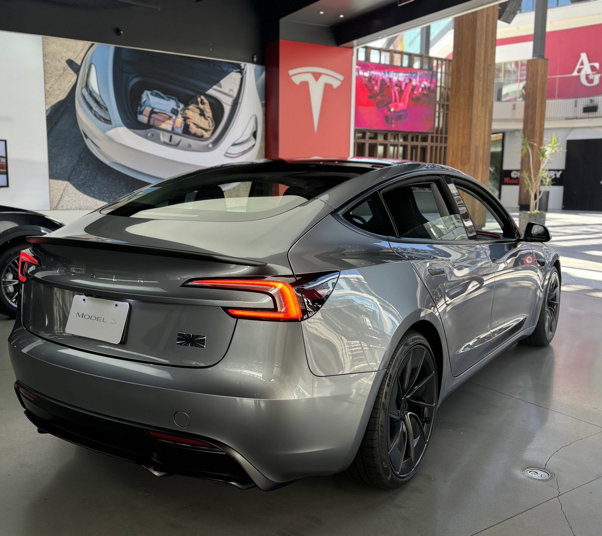 New Model 3 Performance in Quicksilver looks amazing. Photos don’t do it any justice. 

📍 <a href="/Tesla/">Tesla</a> Century City