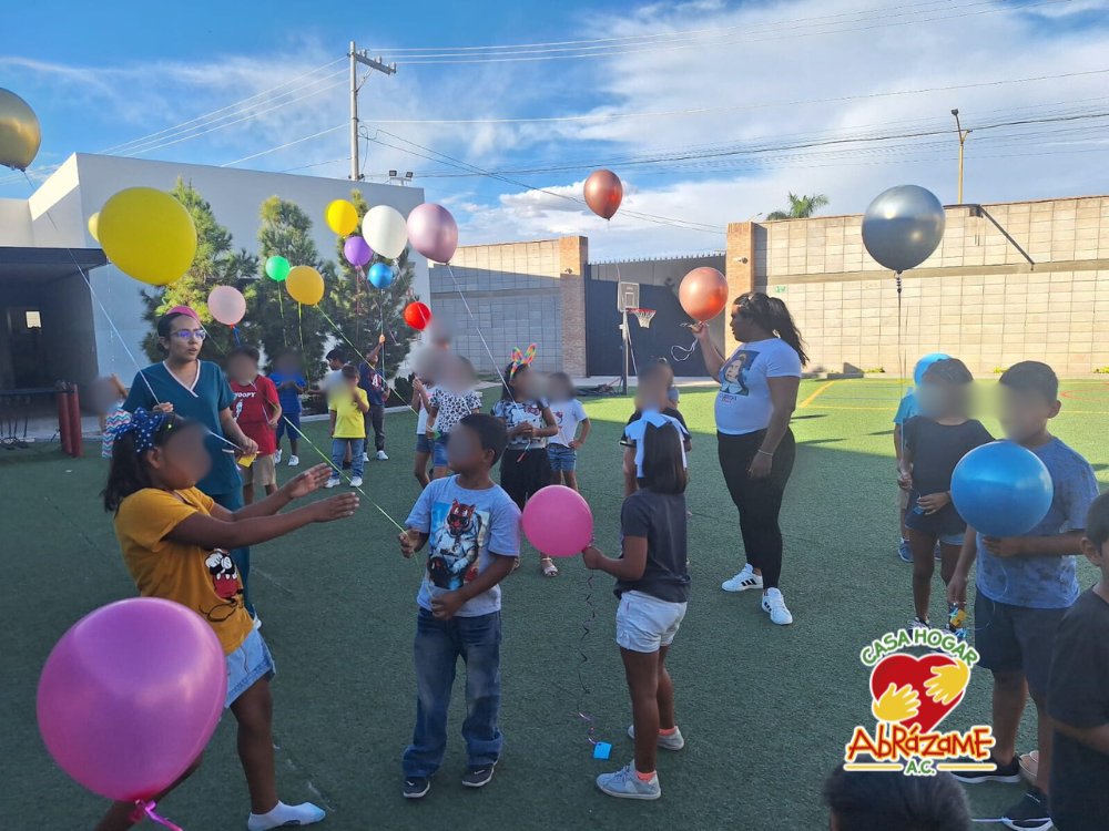 ¡Queremos agradecer de todo corazón a La Baratera Lagunera por el hermoso regalo que le dieron a nuestros niños y niñas! Gracias a ustedes, ellos han podido lanzar al cielo sus globos cargados de sueños y esperanzas. ¡Gracias por ser parte de esta hermosa experiencia! 🌟🎈