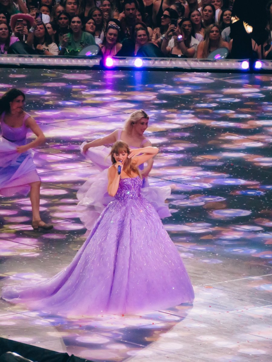 Laurel 🪩 tweet media