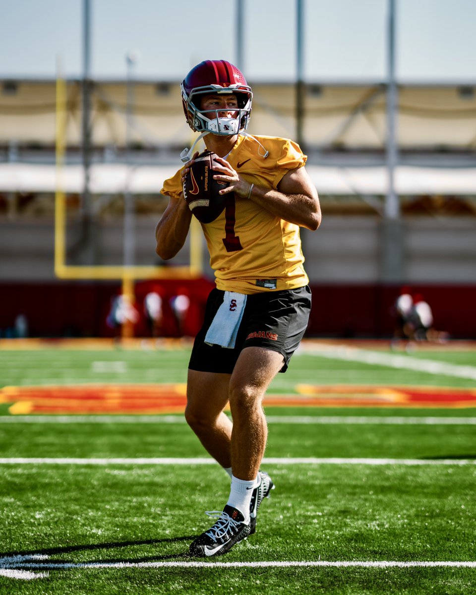 USC Football ✌️ tweet media
