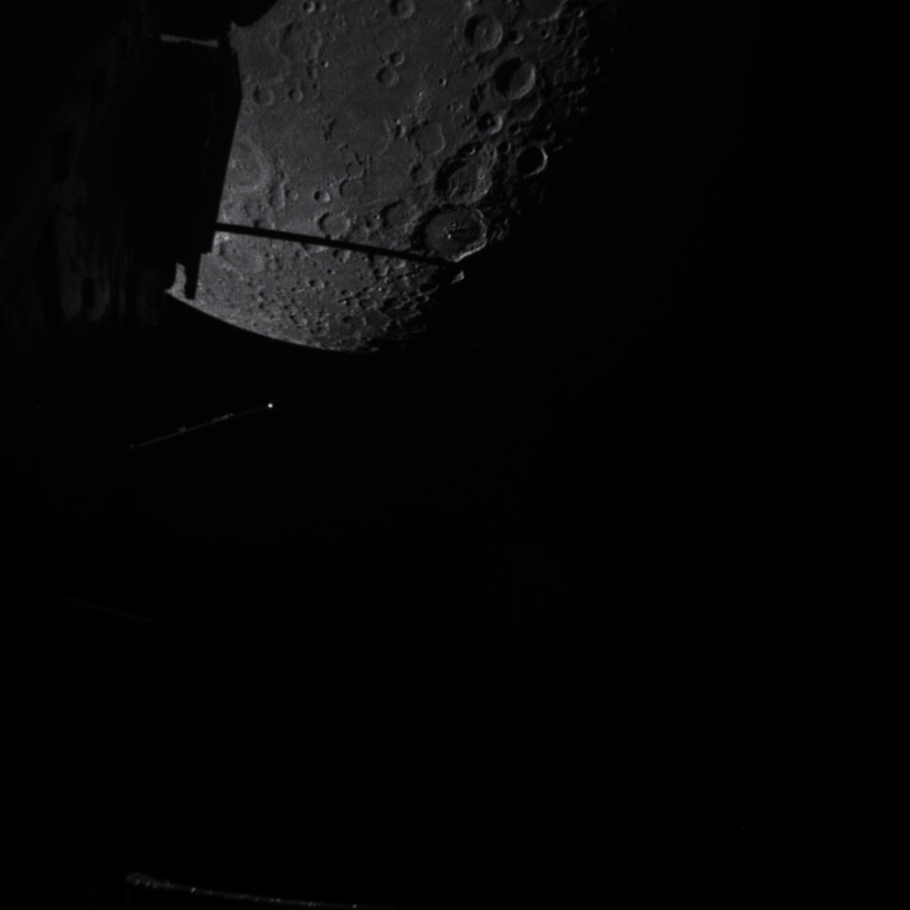 These images are just getting better and better 😍 Raw images from #ESAJuice are being sent down to Earth as we speak, we'll publish the processed versions as soon as we can.
In the meantime, enjoy our live broadcast of the very first images that came down 👇