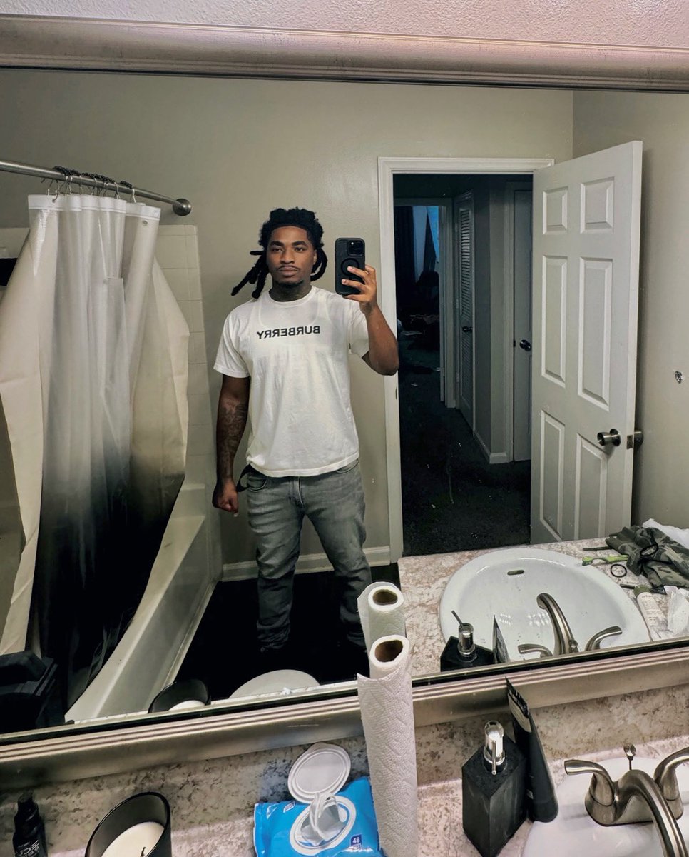 BamRipSouljas's tweet photo. She kno imma plumber , 304 bounty hunter https://t.co/Jbv0FejR5b