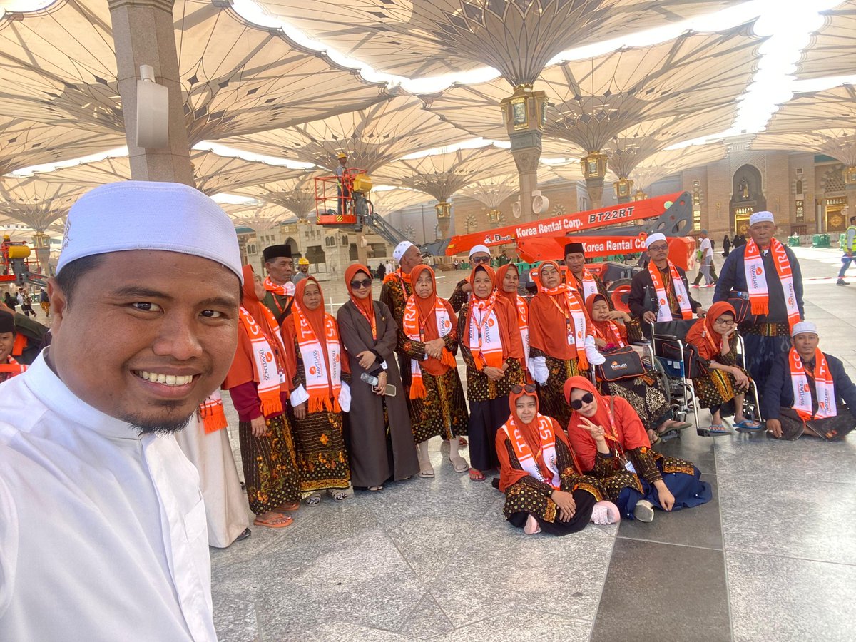 Membersamai #Travel1455 di Madinatul Munawarah. Berharap syafaat baginda Al Mustafa. Sebagaimana disabdakan "Barang ziarah kepadaku maka ia berhak mendapatkan syafaat dariku".
