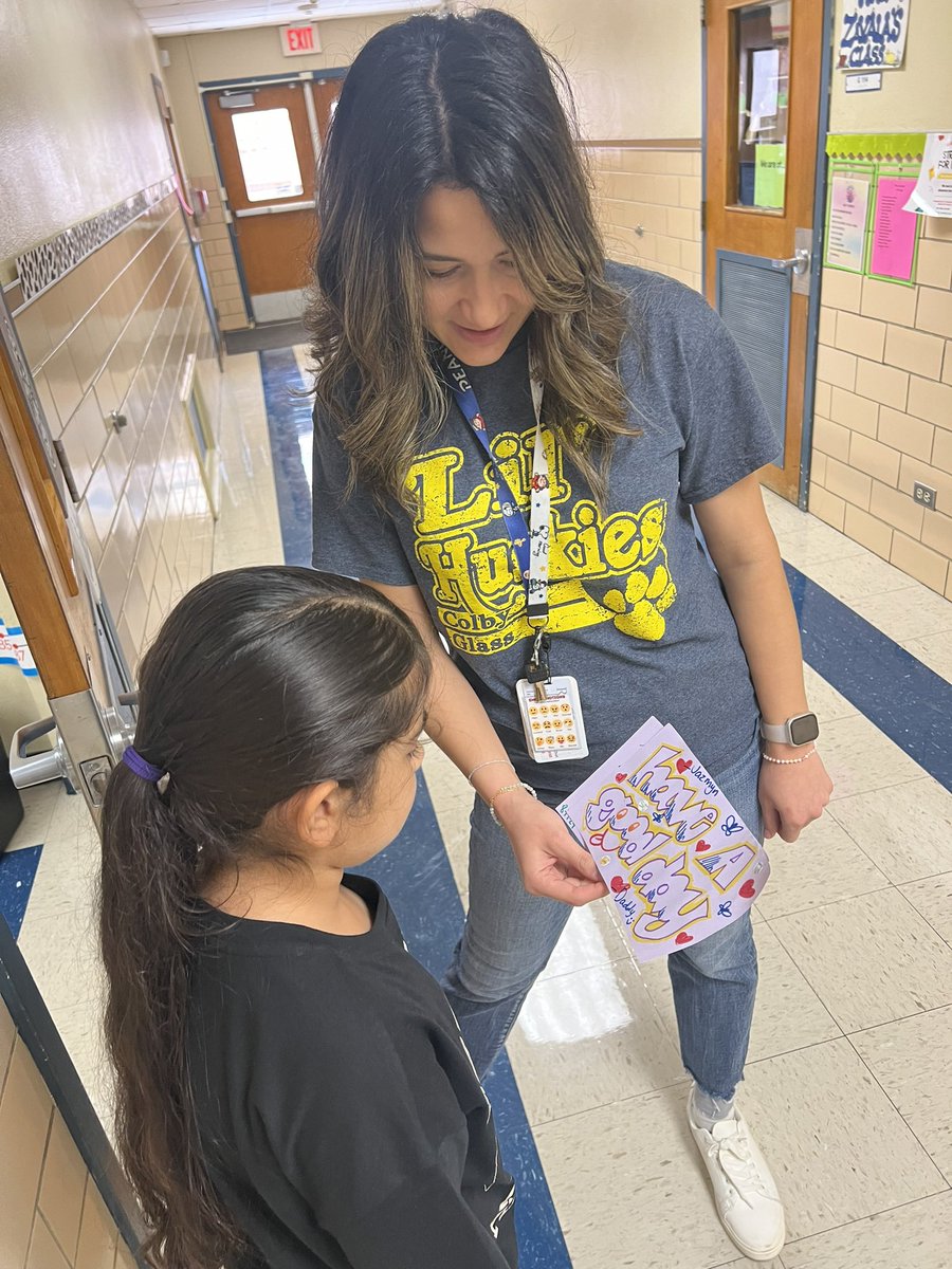 _ChapmanS's tweet photo. Tears & Cheers #specialdelivery #parentnotes
@OrozcoGlassElem @NISDCounseling https://t.co/XPM0n9Qayl