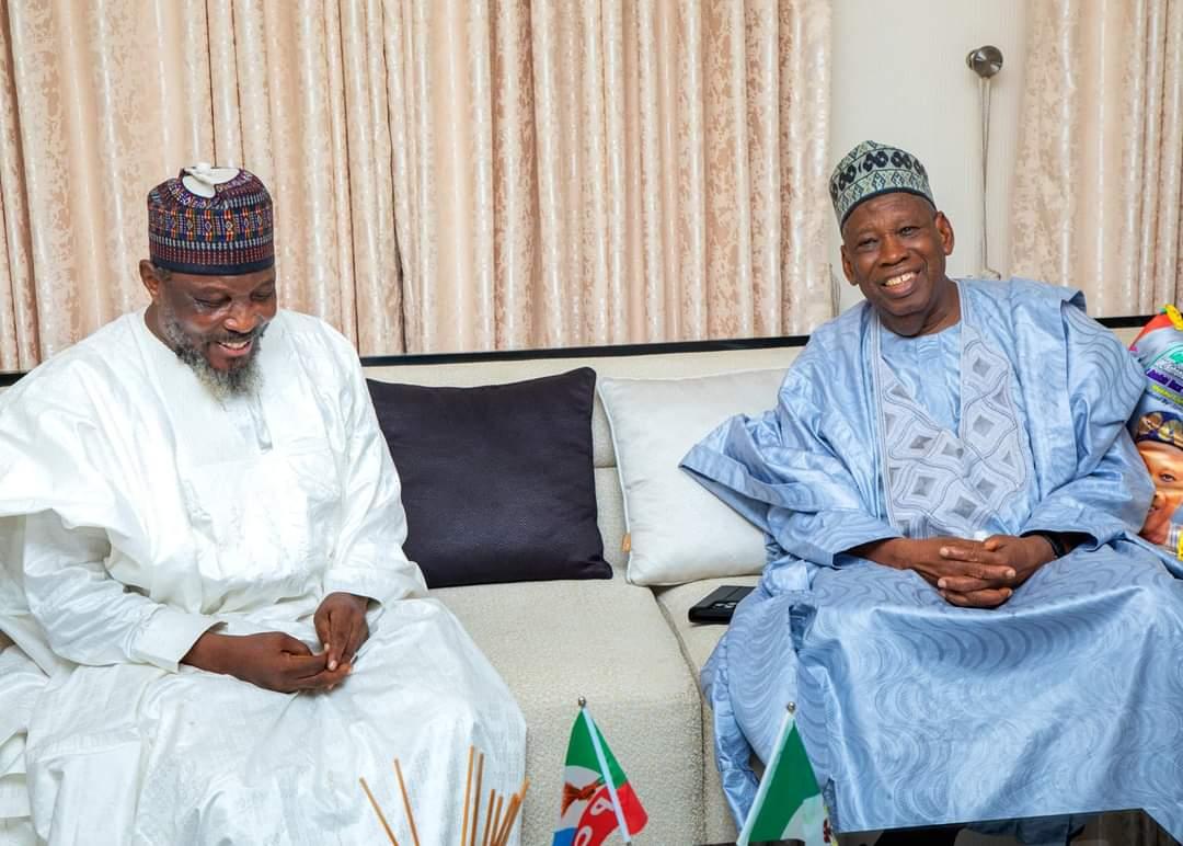 GovUmarGandujee's tweet photo. I recieve the Newly appointed chairman of the National Hajj Commission of Nigeria (NAHCON) Professor Abdullahi Sale Pakistan, who paid me a thank-you visit at my Abuja residence

He was the chairman of Kano State Pilgrims Welfare Board during my tenure as Kano state governor. https://t.co/eh4jmeOCPw
