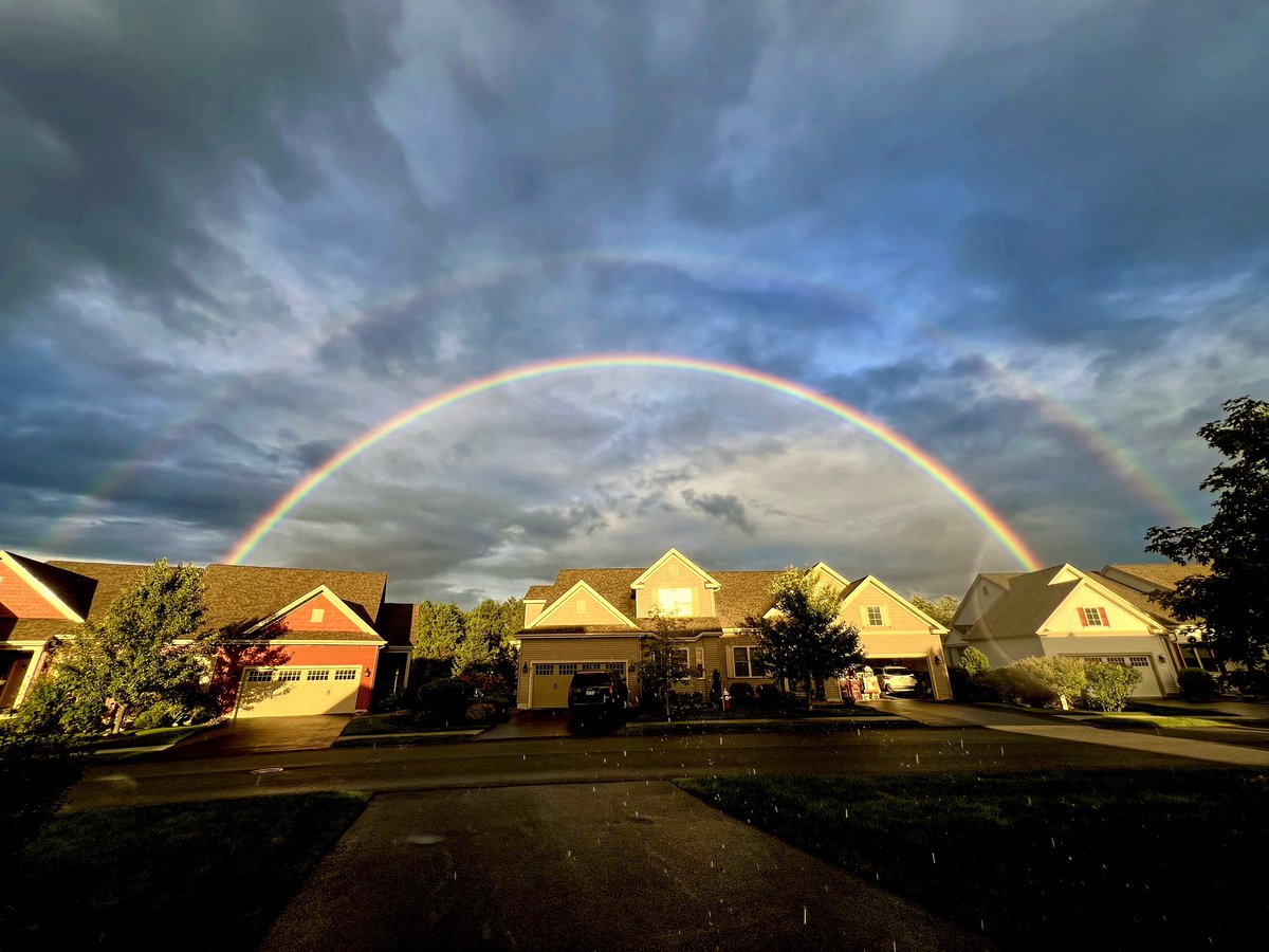 rgfovell's tweet photo. Above average #rainbow. https://t.co/KMb0vgFK9U