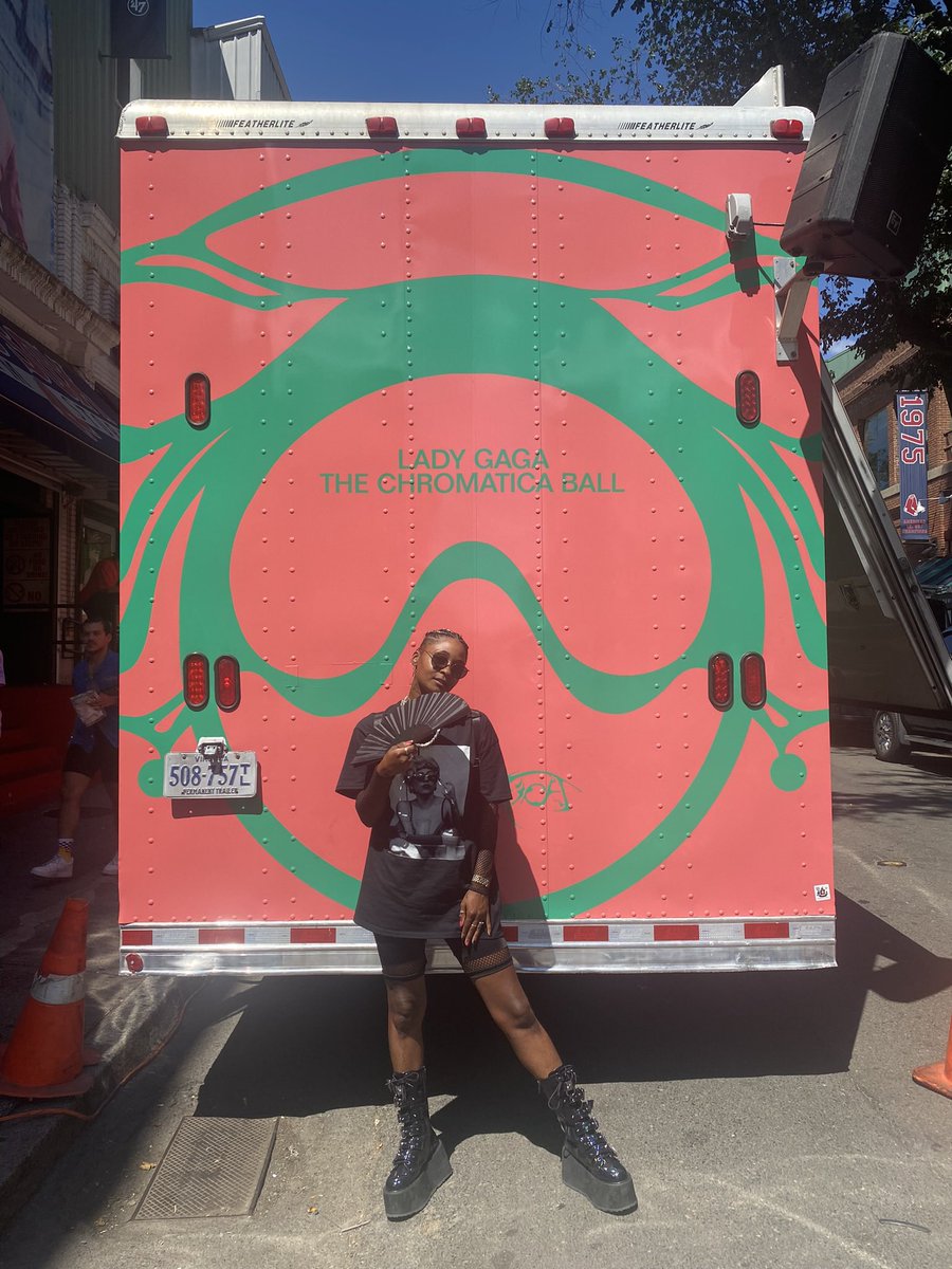 rrocketnumber9's tweet photo. 2 years ago i was sleeping on concrete, frying in the sun, and making new monster friends  excitedly waiting for the Chromatica Ball, an experience of a life time 🥹⚔️🖤✨ #chromaticaballboston https://t.co/sL31j5Okw1