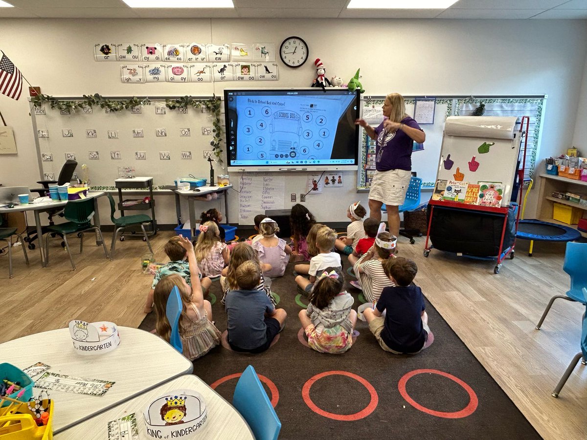 BSDEaglesMO's tweet photo. Welcome back Brentwood Eagles! It was wonderful to see all of your smiling faces! I hope everyone had an amazing first day!! 

-Dr. Z 💜💛💜

#TheBrentwoodWay https://t.co/LMR3YunlHB