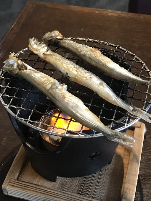 朝食
ししゃも焼いてる 