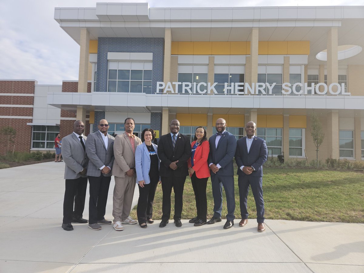PHSchoolACPS's tweet photo. Patrick Henry K-8 School welcomed students, staff, and families back for the first day of school, filled with positivity, excitement, and a sense of community. Patrick Henry K-8 School #ACPSFirstDay #ACPSBack2School #Back2SchoolVA https://t.co/CdX8KYhBnZ
