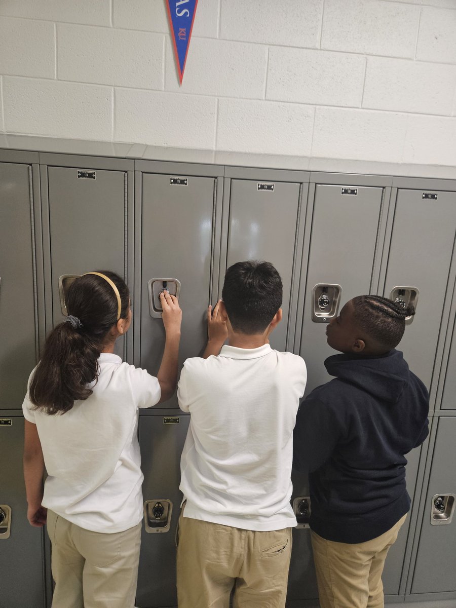 PHSchoolACPS's tweet photo. Patrick Henry K-8 School welcomed students, staff, and families back for the first day of school, filled with positivity, excitement, and a sense of community. Patrick Henry K-8 School #ACPSFirstDay #ACPSBack2School #Back2SchoolVA https://t.co/CdX8KYhBnZ
