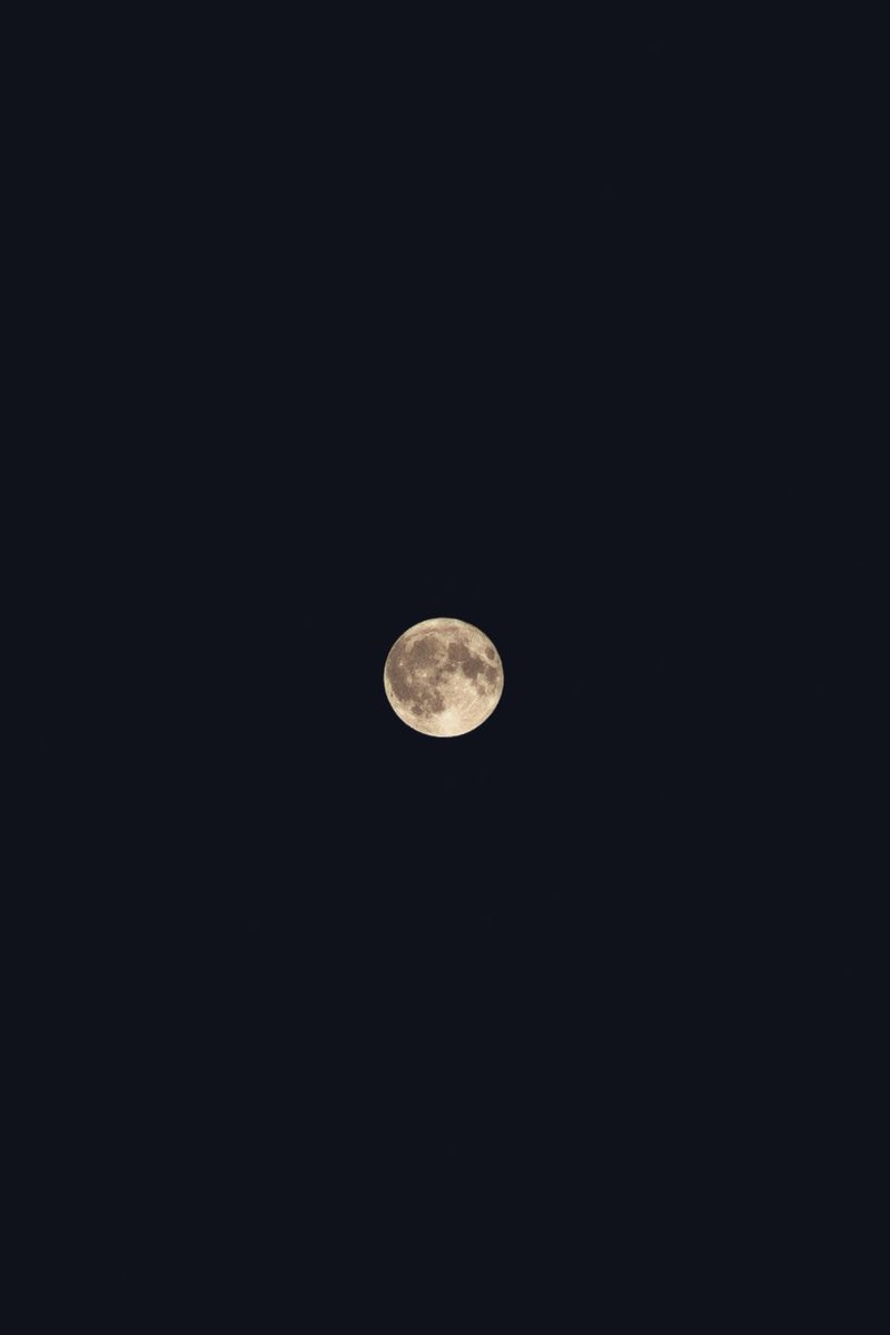 neptune2804's tweet photo. Super moon 📸 https://t.co/7x96ePQ09i