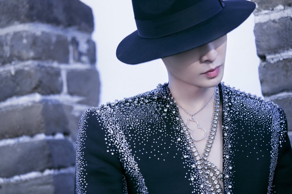lay_studio's tweet photo. @layzhang first full-length English album 'STEP'. Official MV: Releasing on August 22, 2024. 
Black and white express contrast and minimalism, while music fills the world with color. #LAY #step https://t.co/fcjaJs6dvO