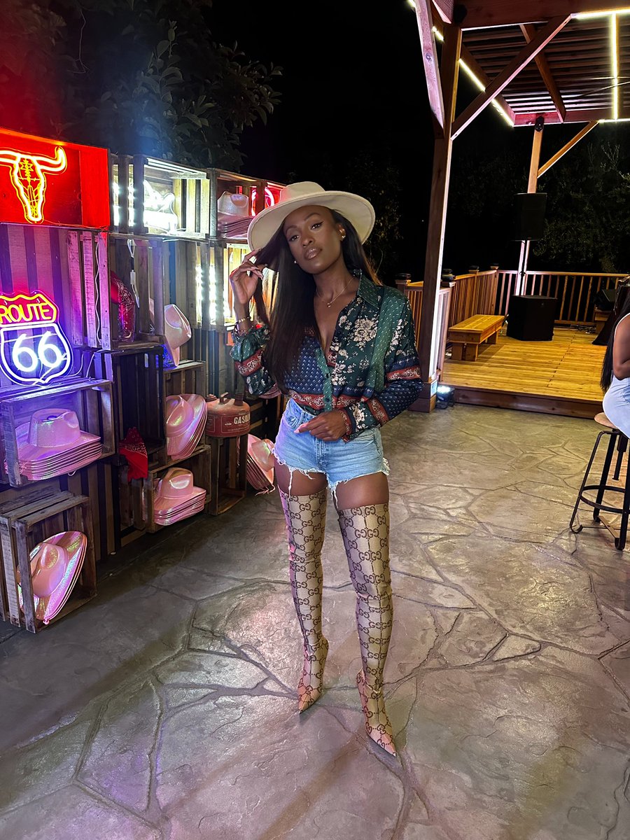 Brooke Thomas tweet media