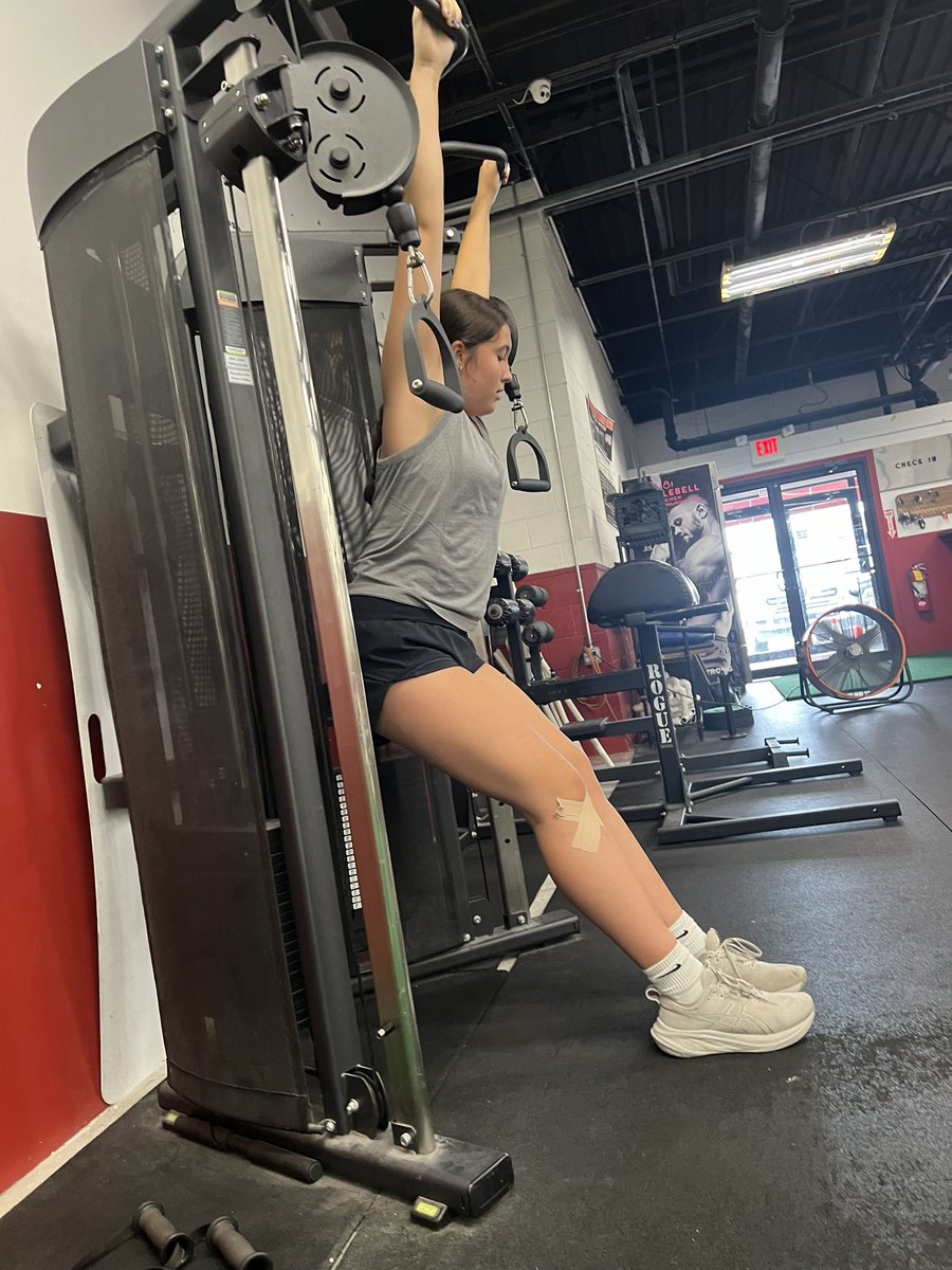 cambedrossian's tweet photo. Summer workouts continue to improve my upper body strength and explosiveness ๐ โ๐ MSC freshman year loading ๐ฅ#nextlevelfitness https://t.co/Px53Z0A35R