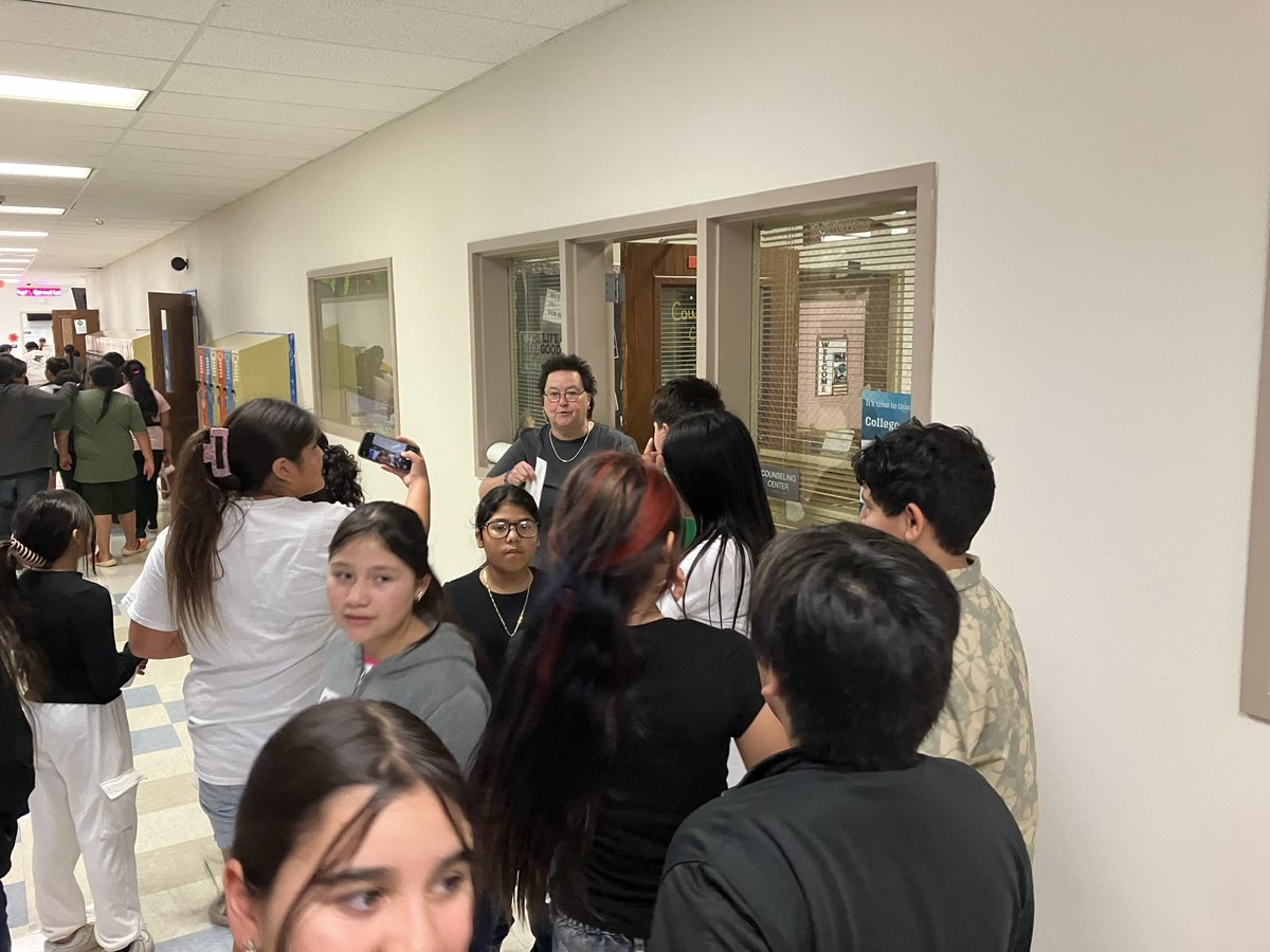 WapatoSD's tweet photo. Our 6th Graders had so much fun with the scavenger hunt at the end of the day… I think they’ve figured out where everything is located, now!! #WMSPackPride https://t.co/SINVw2H0YX
