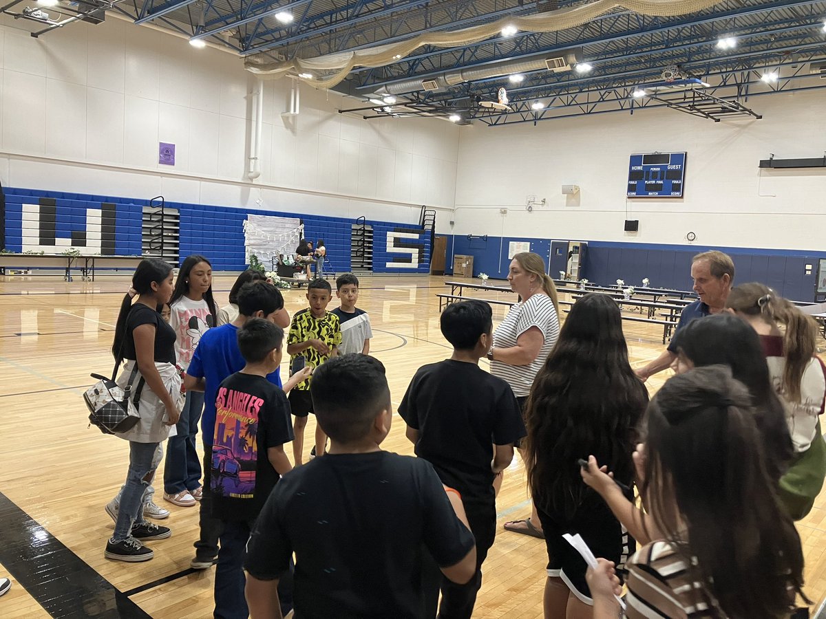 WapatoSD's tweet photo. Our 6th Graders had so much fun with the scavenger hunt at the end of the day… I think they’ve figured out where everything is located, now!! #WMSPackPride https://t.co/SINVw2H0YX