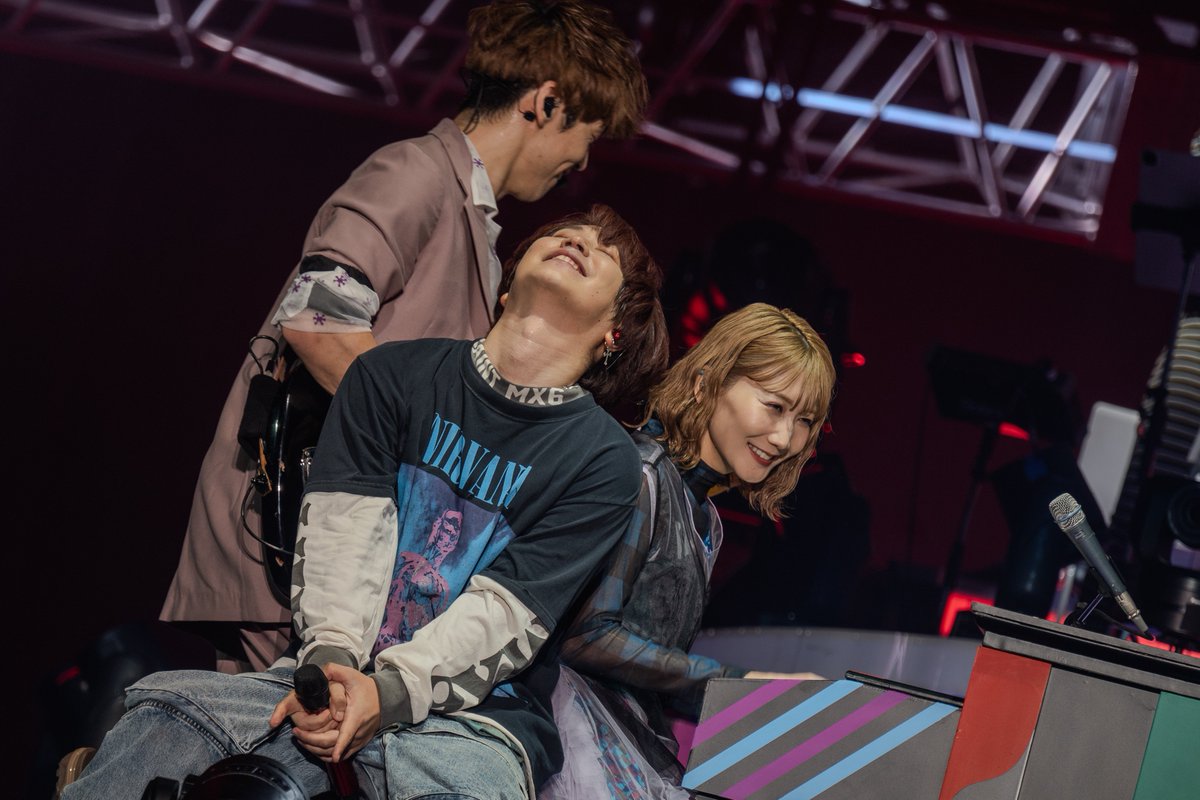 Ramen20160210's tweet photo. Fight Music

3人で1つのカメラ見て、同じ表情して、笑顔で。
また見たいなー☺️

#SEKAINOOWARI 
#深海
#深海埼玉

@fromsekaowa 
@saori_skow 
@Nakajin_sekaino https://t.co/W5tANO4HhS