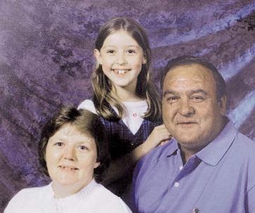 thelastshow's tweet photo. WHO KILLED JENNIFER SHORT?
Aug 15 2002, rural Oak Level, Va, someone shot and killed Michael and Mary Short, execution-style.
Daughter Jennifer Short, 9, kidnapped. Six weeks later, her remains found in North Carolina.
#JenniferShort #unsolved #murder
https://t.co/1nbLvdtApV https://t.co/x9JeVwoajw