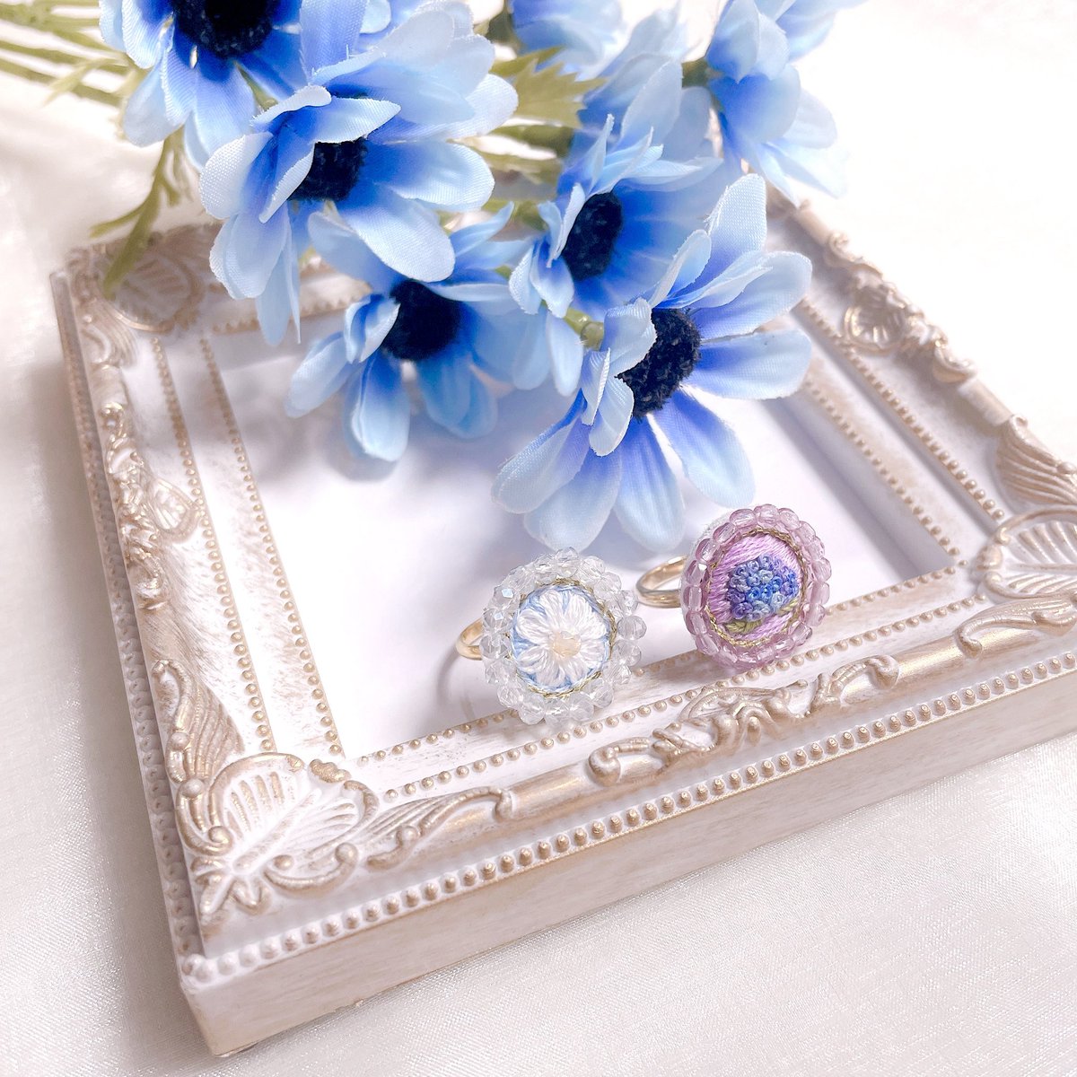 おはようございます☀

紫陽花とマーガレットの
刺繍の指輪💍

ふんわり、優しく、可愛いです♡

#ハンドメイド夏祭り2024