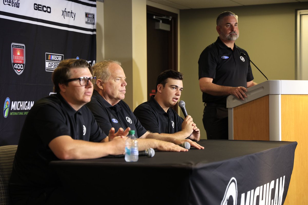 TrueSpeedPR's tweet photo. One more piece to the puzzle. 🧩 On Saturday at @MISpeedway, #TeamTrueSpeed’s Mike Arning was onsite for the announcement of Haas Factory Team’s 2025 Xfinity Series drivers. Congrats to the team, @Sam_Mayer_, @sheldoncreed on the big news!

#PRAgency #MotorsportsPR #NASCAR https://t.co/yyoizLLf6r