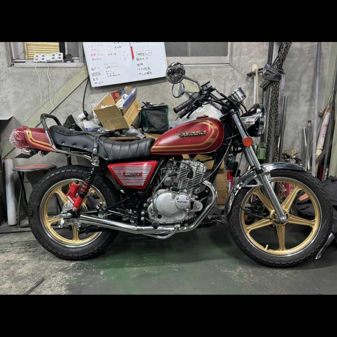 赤色(セキショク)のGS400 E2ライン仕様のGN125 2F 教えていただいたお