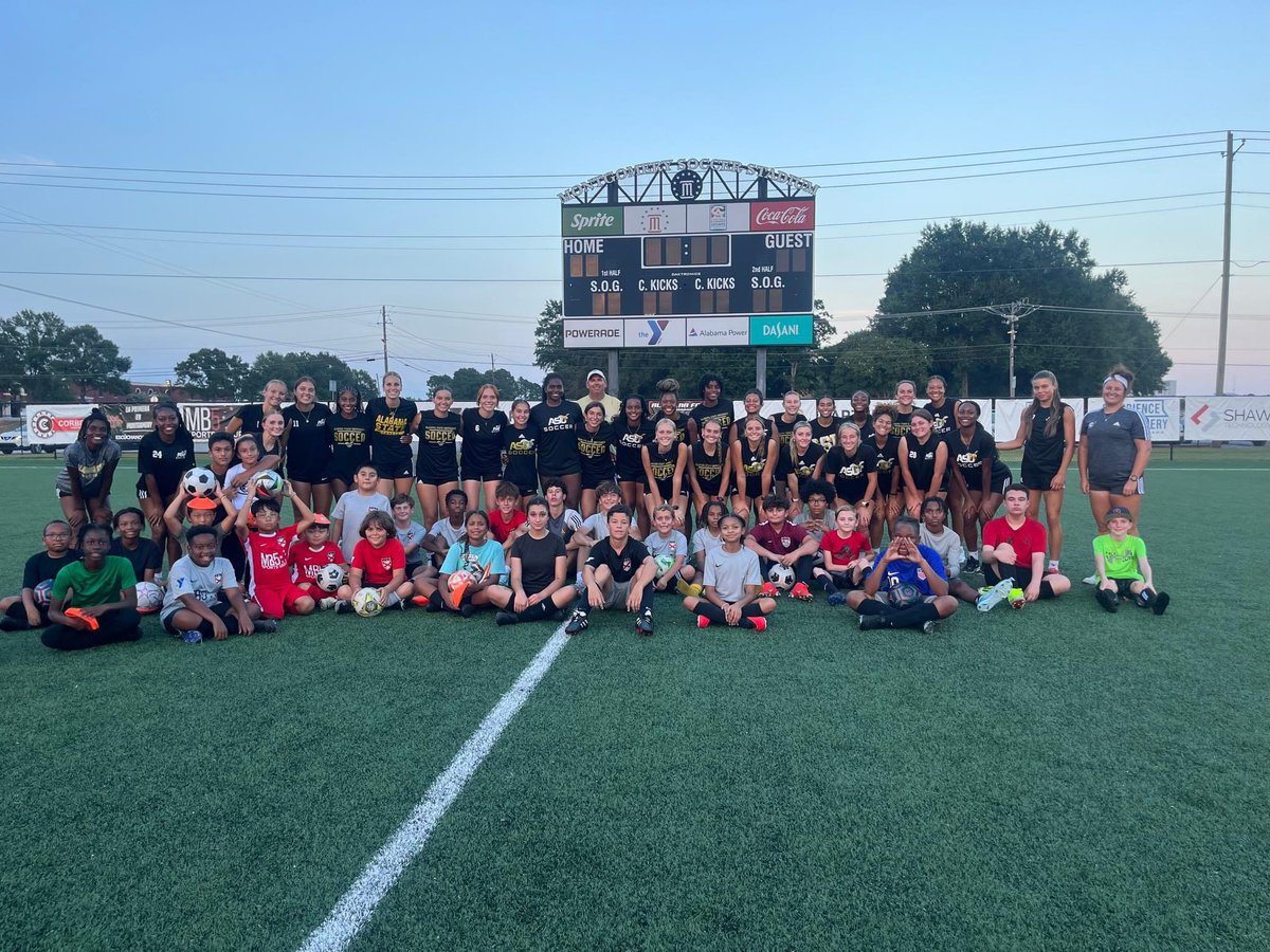 BamaStateWSC's tweet image. We spent Friday evening as a team doing a soccer skills clinic for our local YMCA!!!
#fall24 #community #hornetfutbol #swarmAS1