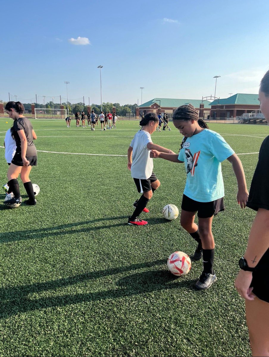 BamaStateWSC's tweet image. We spent Friday evening as a team doing a soccer skills clinic for our local YMCA!!!
#fall24 #community #hornetfutbol #swarmAS1