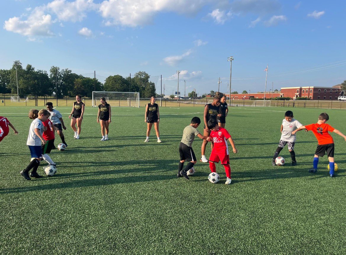 BamaStateWSC's tweet image. We spent Friday evening as a team doing a soccer skills clinic for our local YMCA!!!
#fall24 #community #hornetfutbol #swarmAS1