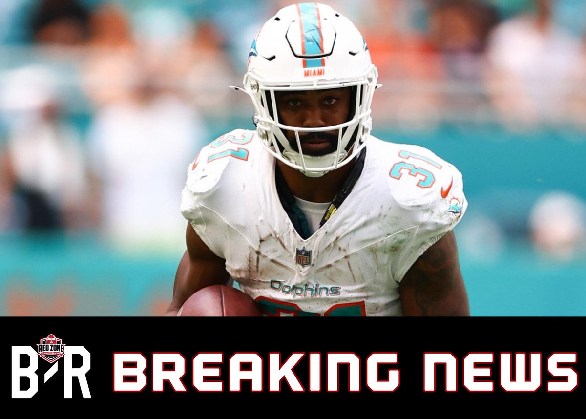 RZ_Bleacher's tweet photo. 🚨BREAKING NEWS🚨

The Dallas Cowboys have acquired running back Raheem Mostert and defensive end Calais Campbell from the Miami Dolphins in exchange for a pair of draft picks. 

Mostert joins Ezekiel Elliott in the backfield, and Campbell will line up alongside Micah Parsons. https://t.co/9758regN0z