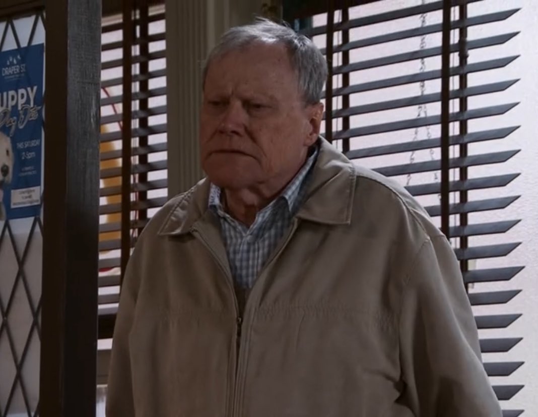 corriepodcast's tweet photo. Oh, thank God! #corrie #bestamancanget https://t.co/dWjmPWsjDG