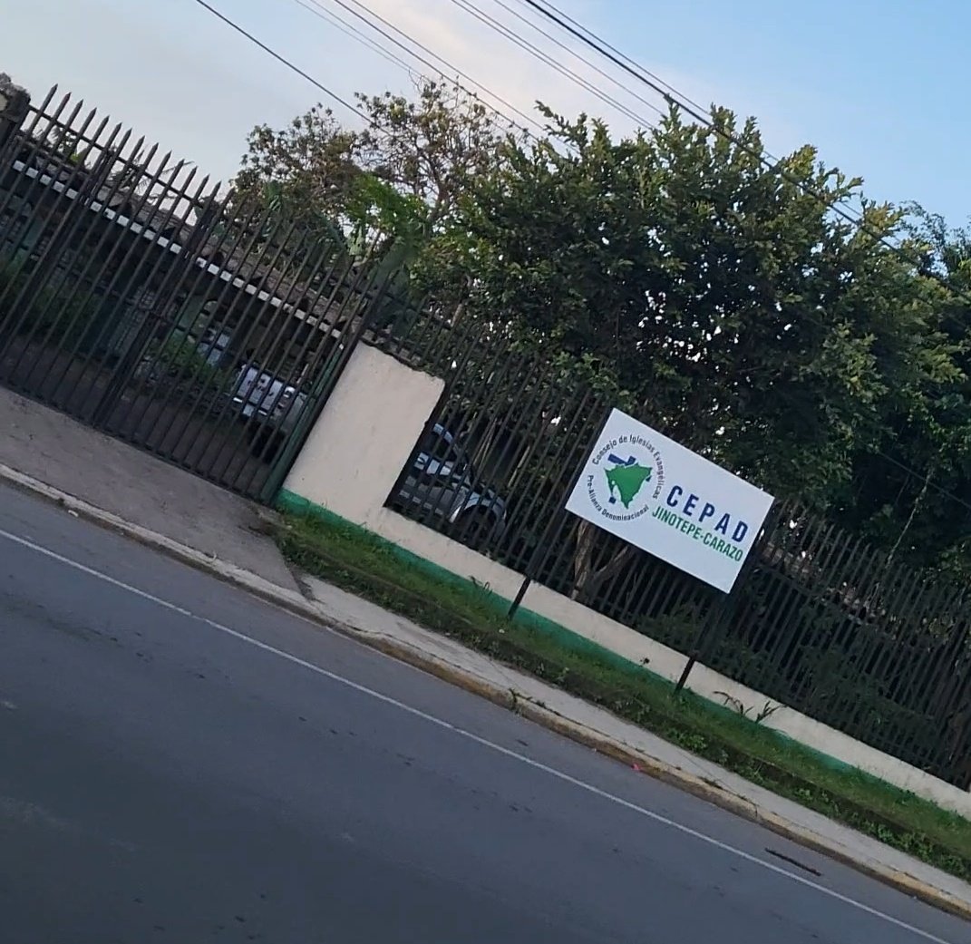 nicaclic's tweet photo. Me envían fotos por DM de las oficinas del #CEPAD Carazo, cerrado totalmente. Imagino que todas las camionetas dentro de poco las andarán y regalarán a los paramilitares Sandinistas que participaron de la operación masacre del #8deJulio2018 https://t.co/QNx8s93Z0a