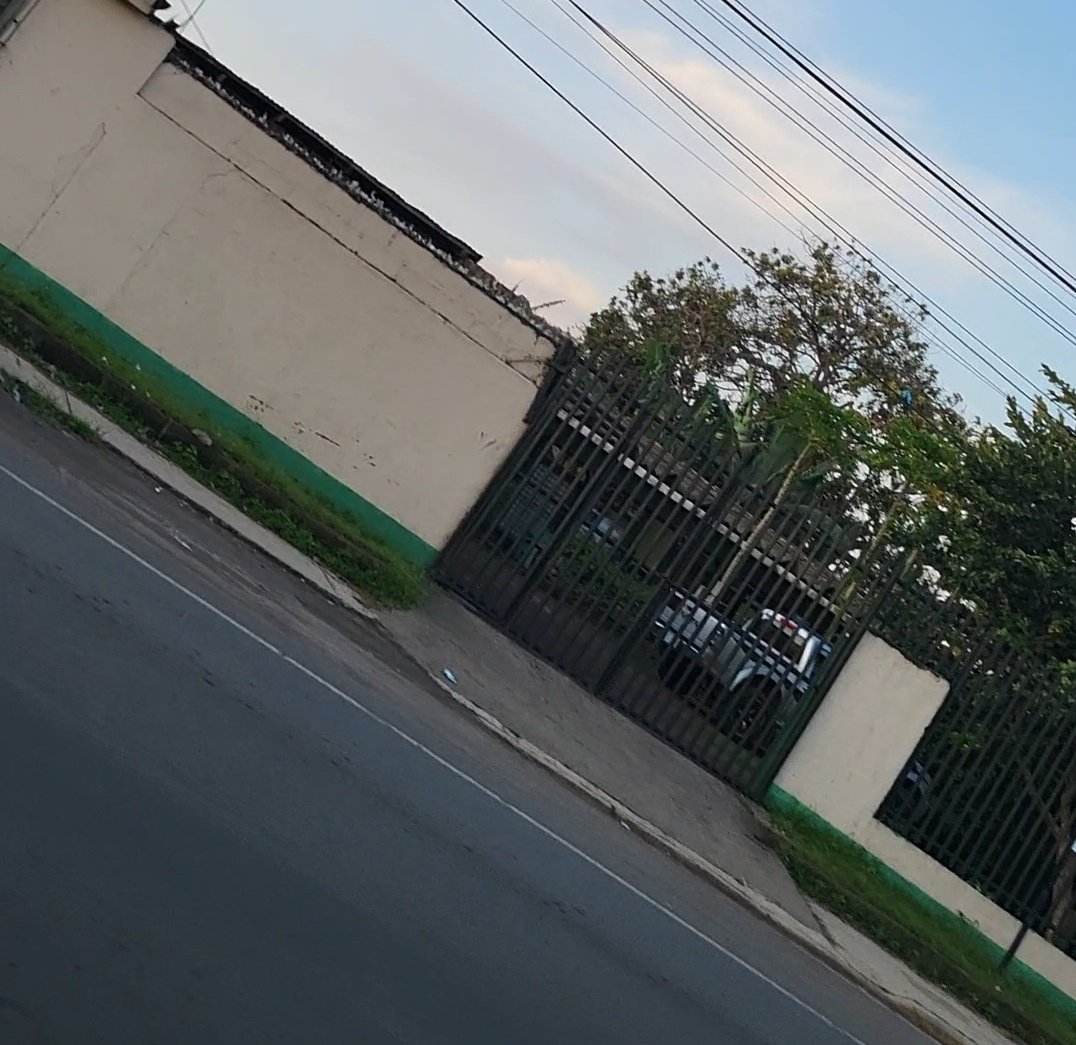 nicaclic's tweet photo. Me envían fotos por DM de las oficinas del #CEPAD Carazo, cerrado totalmente. Imagino que todas las camionetas dentro de poco las andarán y regalarán a los paramilitares Sandinistas que participaron de la operación masacre del #8deJulio2018 https://t.co/QNx8s93Z0a