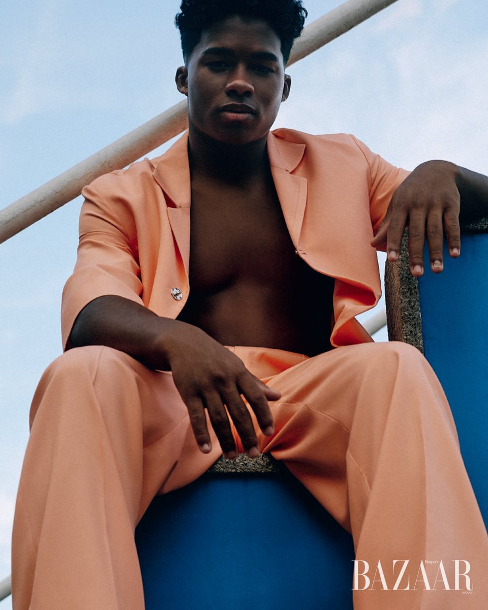 BazaarBR's tweet photo. A última edição #BazaarMan já está disponível em nosso aplicativo. Para ler a revista, baixe o app para sistema Android (https://t.co/3Qb37WLheh), IOS (https://t.co/3gZhPrPTvx) ou lida online (https://t.co/dTeFqV4E5f). https://t.co/bUmJgGKkuE