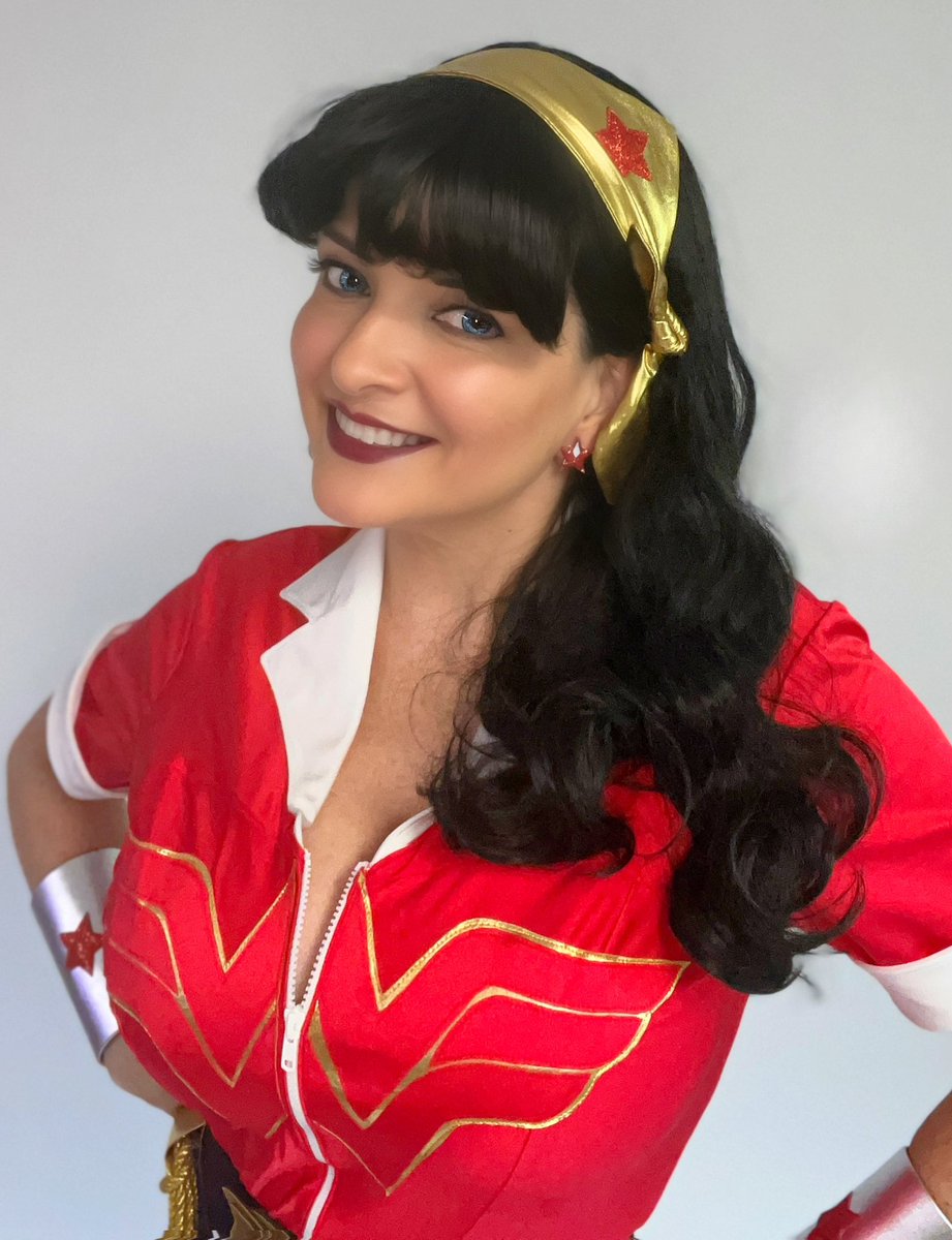 a2miwonderwoman's tweet image. Starting off the week with a trip back through time with my #Bombshell #WonderWoman! This is really one of my favorite looks for Diana. The #DCBombshells were originally statuettes designed by artist Ant Lucia, inspired by 1940s pinup art.

#bombshellwonderwoman #wonderwoman