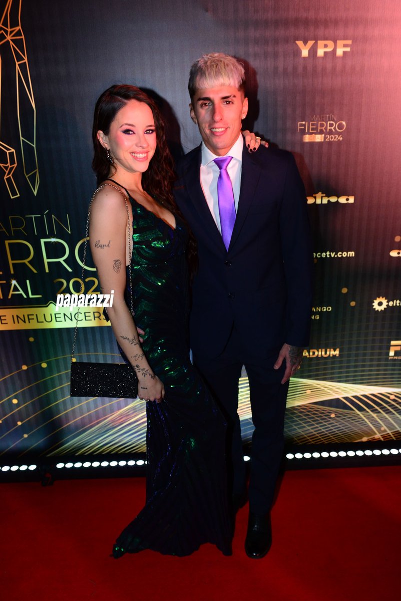 PaparazziRevis's tweet photo. 🤩🔝 ¡CUÁNTA FACHA! Los looks de los famosos en los Martin Fierro Digital
Las personalidades más reconocidas de internet pasaron por la alfombra roja de la premiación
#MartinFierro #Looks #MFDigital https://t.co/Ey7n6aXTzX
