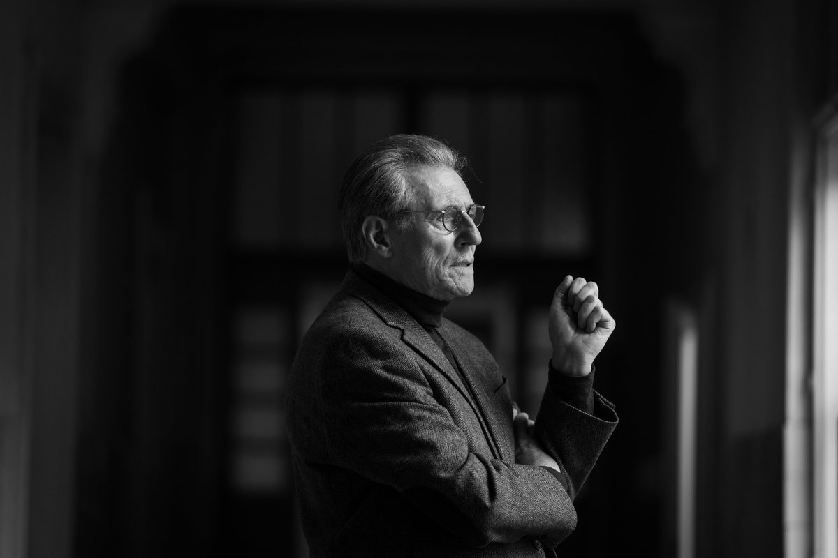 TheCurvyCritic's tweet photo. #SamuelBeckett was a complex artist with an even more complex personality. Gabriel Byrne brings it to life beautifully with #DanceFirst
https://t.co/QUVLNhJVkP
#podcast https://t.co/HH29bBkszc