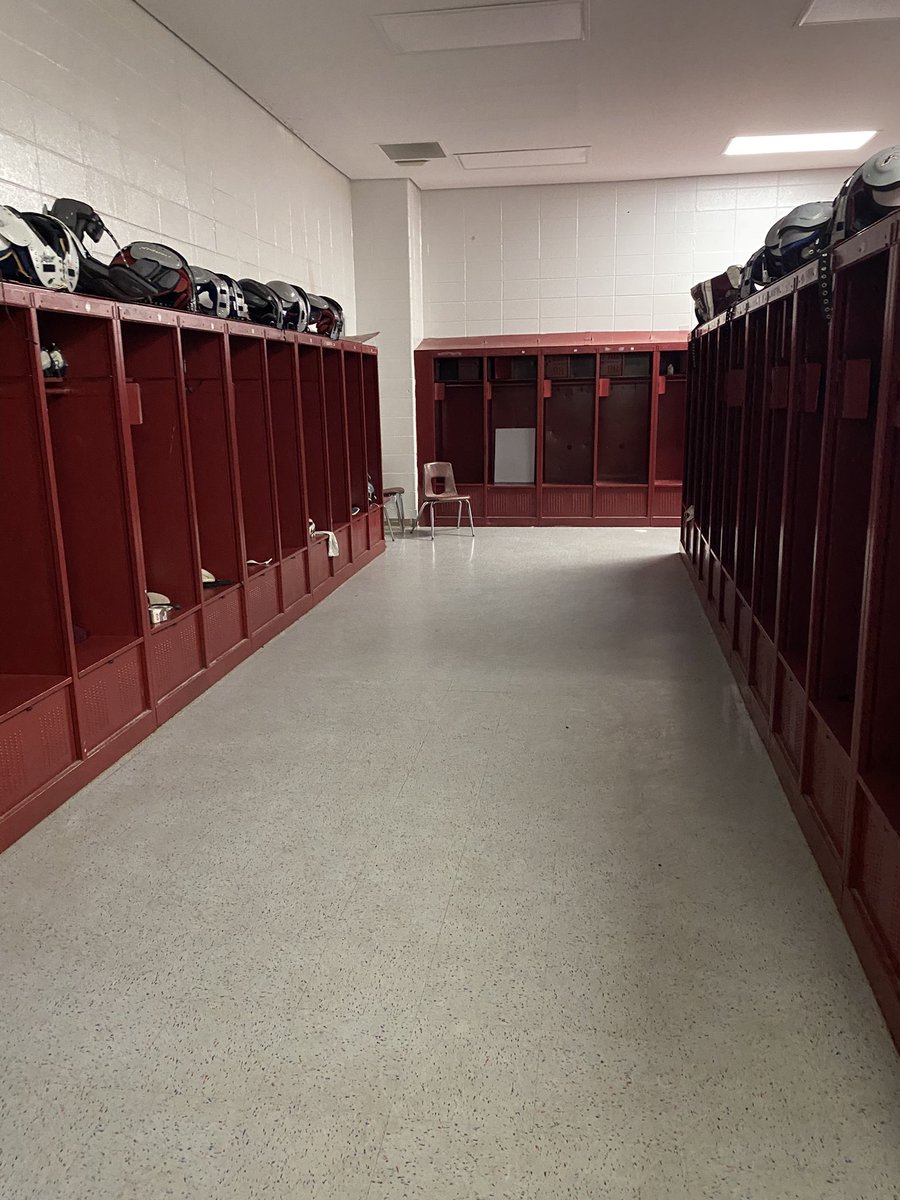 WillDettor's tweet photo. Proud of our 9s today…Hard practice on the field and came in and made sure their locker room was in perfect shape before they left. #SuccessIsInTheDetails #CRAWL https://t.co/h7Hp4t6nL9