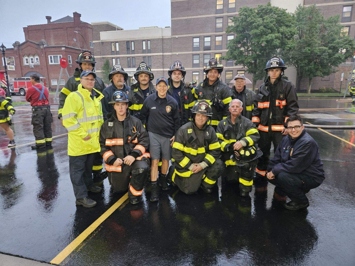 BushnellBasinFD's tweet image. This evening, BBFD had the pleasure of joining East Rochester FD for a friendly waterball tournament. We had a blast competing and connecting with our fellow firefighters. A huge thank you to ERFD for the fantastic hospitality and a fun-filled event!