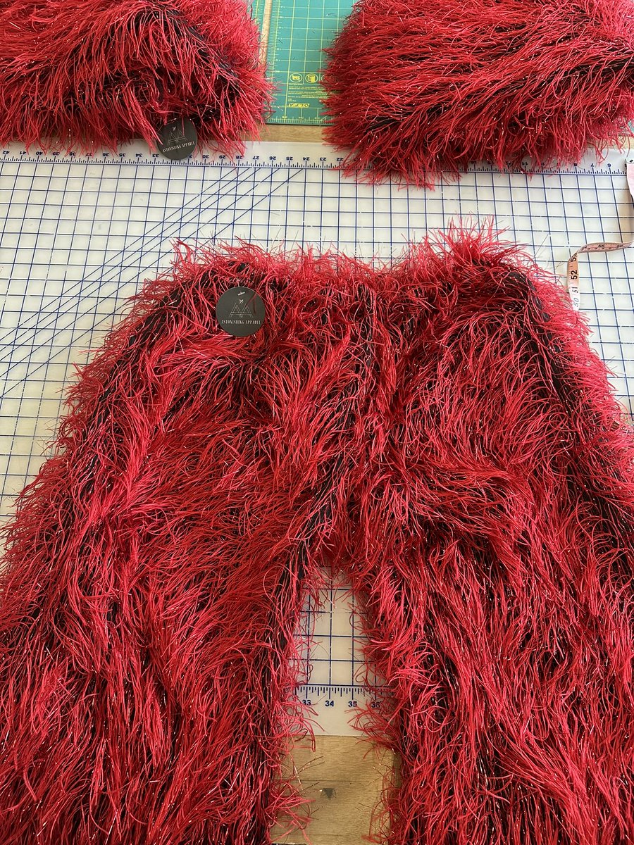 ImJasmineSamone's tweet photo. I really make cool things with my sewing machine for a living, wow 🪡♥️ https://t.co/sM0dG8NrzS