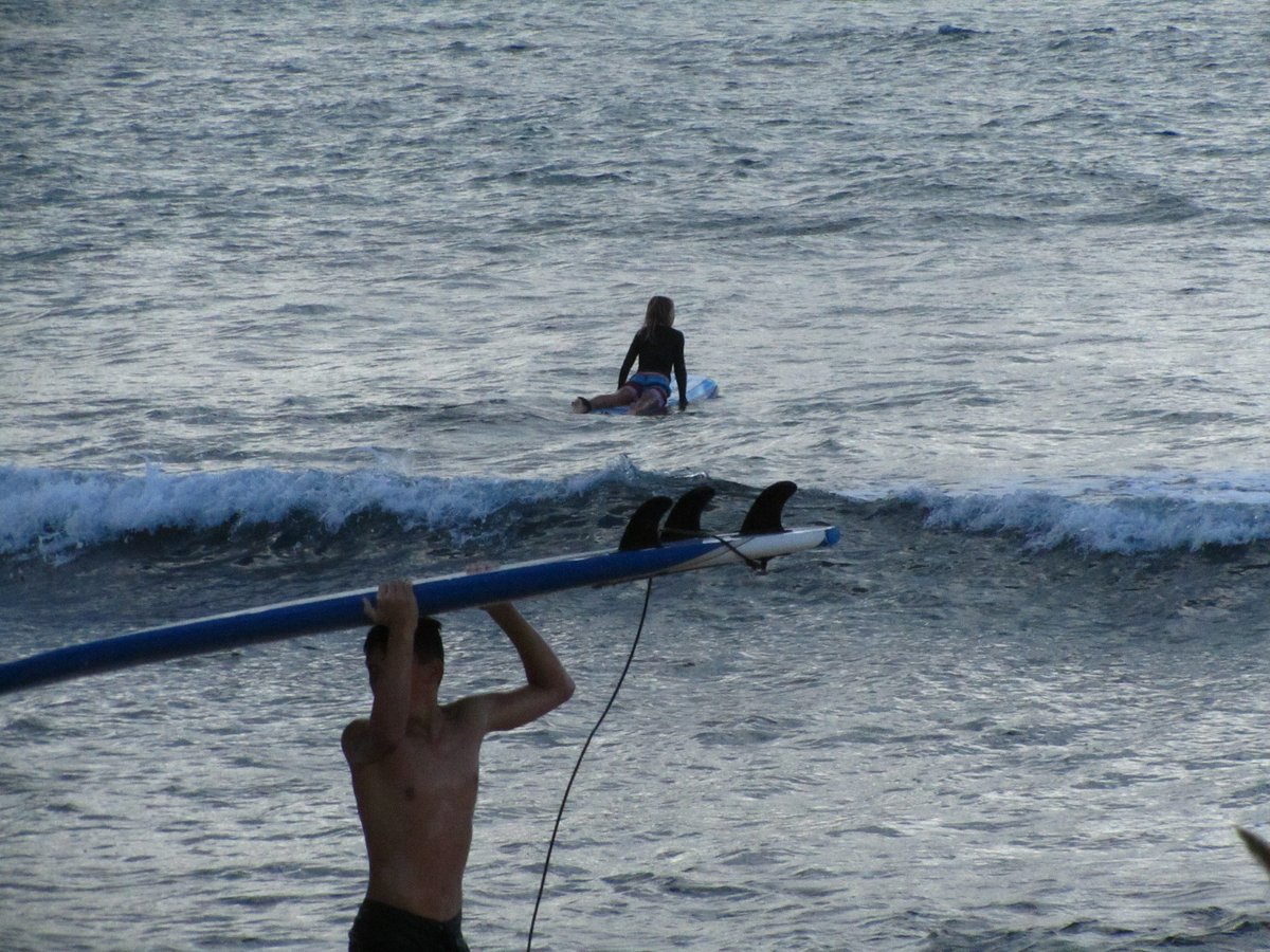 jeesuekim's tweet photo. Waimanalo Beach Surfers #waimanalo https://t.co/UGeg15nmBy