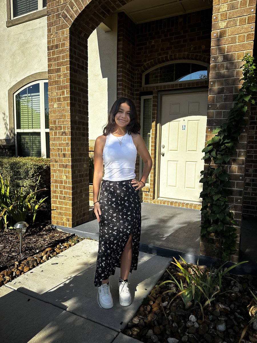 SadieCakes210's tweet photo. Junior Year!! Go Wildcats! https://t.co/ULlWidiQfg