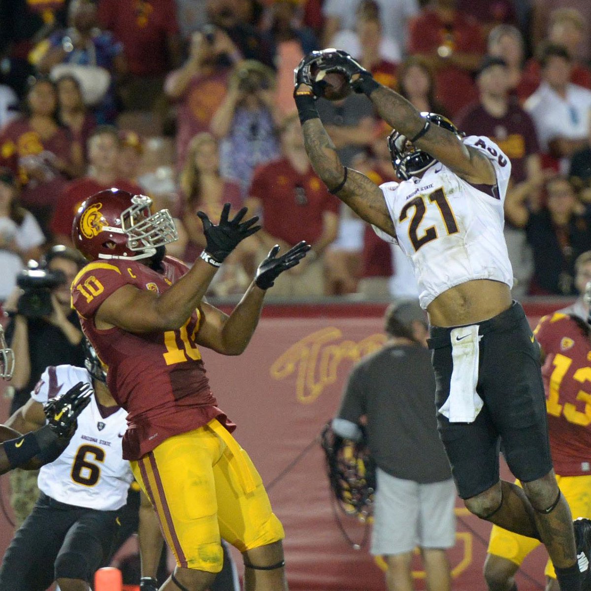 SotDPodcast's tweet photo. nobody will remember:
- your salary
- how "busy you were"
- how many hours you worked

people will remember:
- Seven seconds. Here we go. Bercovici. He's just going to air it out deep downfield, &amp; no white shirts arou....CAUGHT! JAELEN STRONG! JAELEN STRONG MAKES THE CATCH! https://t.co/DpZpNGH22m