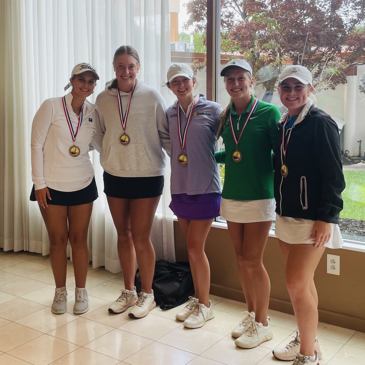 SUA Golf Girls place 4th in a state class field at the Magnificat Invitational today at Avon Oaks CC! Emma is individual runner up shooting at solid 1-under 71. #roadtothestatechampionship