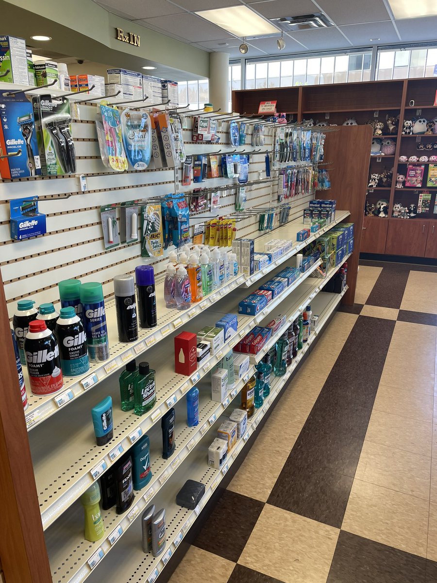 ItsJen7's tweet photo. Moved to tears to say good-bye to our beloved corner drugstore #TarpeysPharmacy
Where Patrick, Jamie and Ryan know your name and stand on their feet all day, everyday to help. #HappyRetirement #SauganashInstitution #CornerDrugstore #LocalBusiness #Gratitude https://t.co/yPzgHKgEOr
