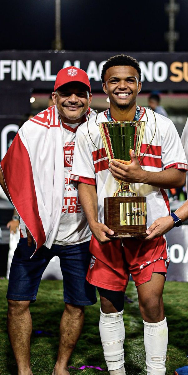 CarlisonAugusto's tweet photo. Campeão invicto✅
Artilheiro ✅ 
9 gols✅
7 assistências✅
AVANTE REGATAS❤️🤍

Te amo meu rei.👑❤️ https://t.co/xmN7UGV0dI