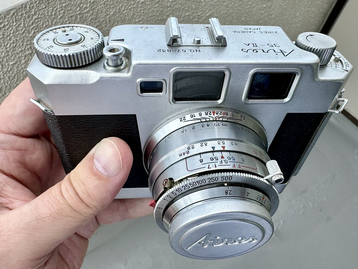 OttoBerndt's tweet photo. New find on eBay, an Aires 35-IIA. Aires cameras in still working condition are hard to find meanwhile. Lucky me !!! π
#Aires #Camera #Vintage #filmcamera #Aires35IIA #filmphotography #cameracollecting https://t.co/mfxf9YdNka