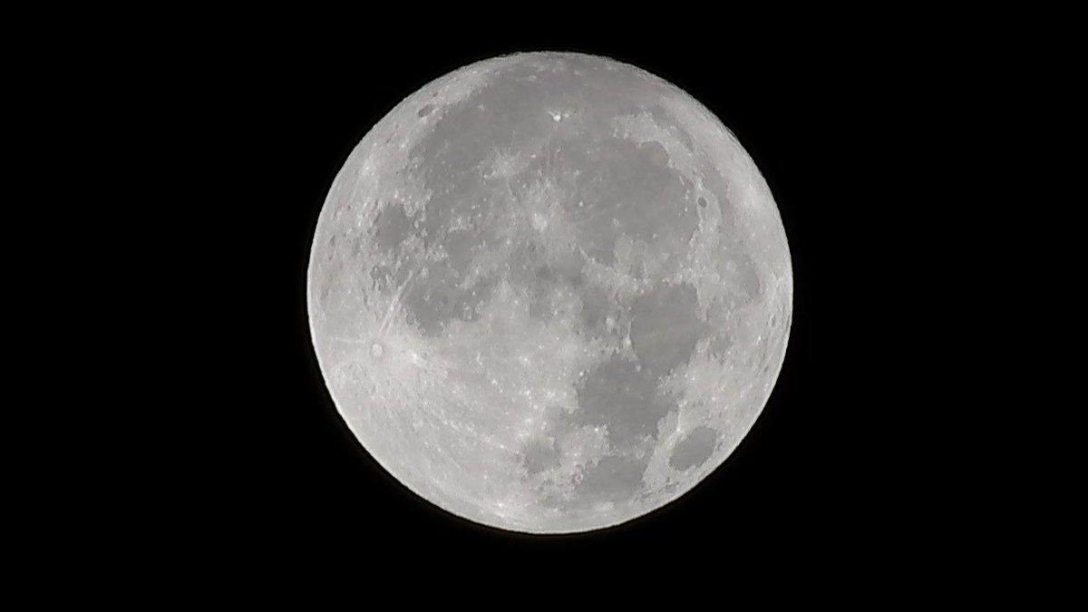 marcel_cameraop's tweet photo. A few snaps from this morning’s #BlueMoon #air7hd #air7 #helinet #BreakingNews #newshelicopter https://t.co/wPt9j3Y0Xr