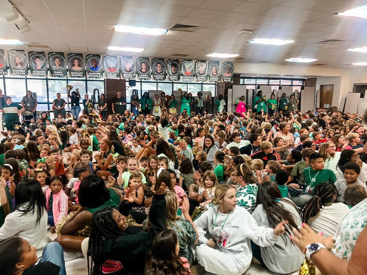 McLaurin Elementary School is thankful for a visit from the Mississippi Department of Education today to recognize them as an Emerging Science of Reading School. The students and staff wore green to celebrate this honor! #ReachingSuccessTogether