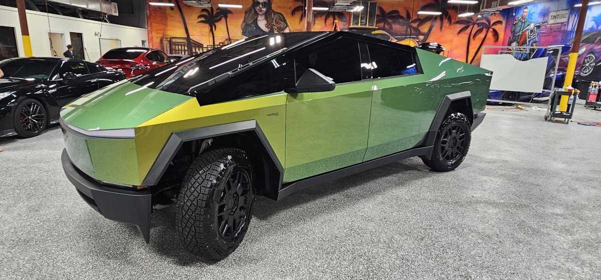 360dbc's tweet photo. Introducing my Dino-Shift Green Cybertruck 💚 https://t.co/qtIjR91JyZ